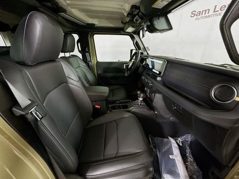 New 2025 Jeep Gladiator Sport image 25