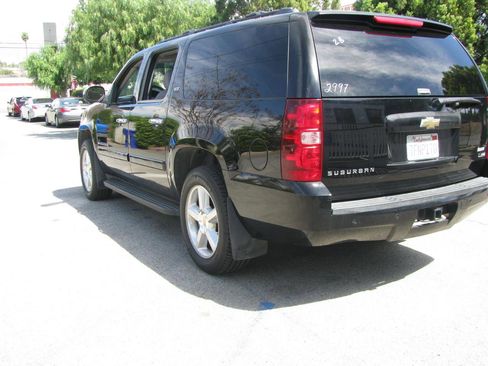 Used 2007 Chevrolet Suburban LTZ w/ LTZ Preferred Equipment Group image 4