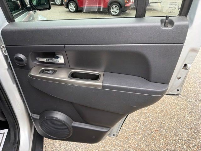 Used 2012 Jeep Liberty Limited AWD/4WD image 17