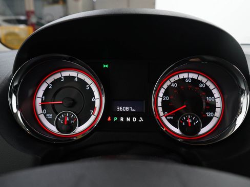 Used 2015 Dodge Grand Caravan SXT FWD image 29