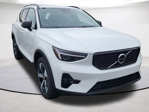 Certified 2026 Volvo XC40 B5 Plus AWD/4WD image 1