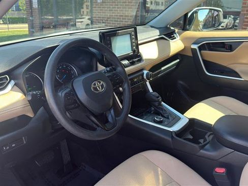 Used 2020 Toyota RAV4 LE AWD/4WD image 28
