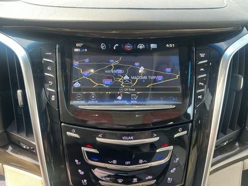 Used 2020 Cadillac Escalade Luxury w/ LPO, Radiant Package AWD/4WD image 33