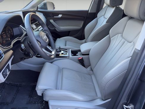 Used 2024 Audi Q5 e Premium Plus w/ Premium Plus Package image 9