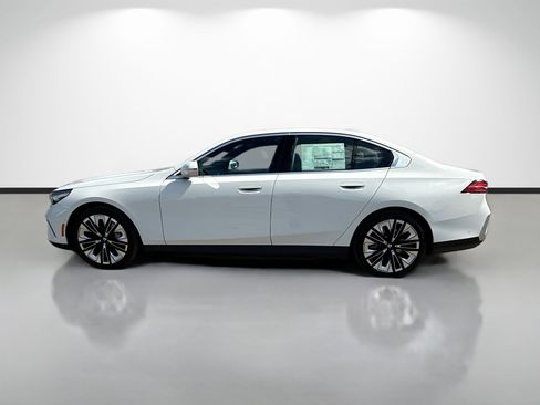 New 2026 BMW i5 eDrive40 image 6