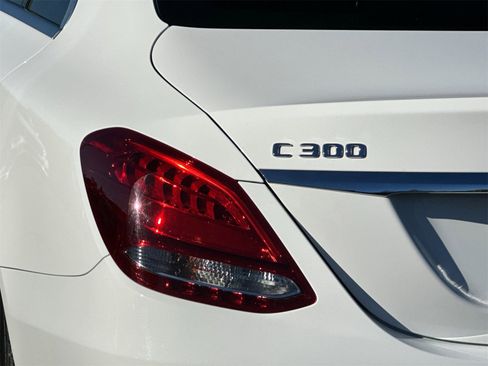 Used 2018 Mercedes-Benz C 300 Sedan image 31