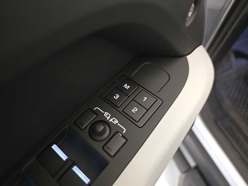 Used 2024 Land Rover Defender 110 SE image 23