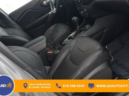 Used 2021 Jeep Cherokee Limited w/ Elite Package FWD image 8