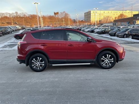 Used 2017 Toyota RAV4 LE image 7