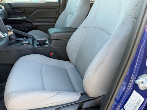 Used 2025 Toyota Tacoma SR5 AWD/4WD image 23