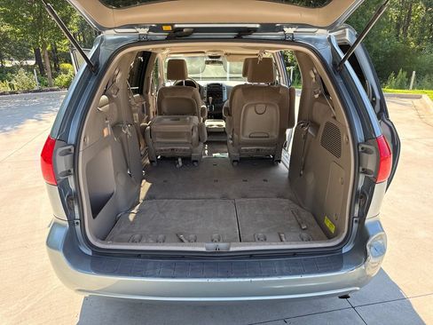 Used 2010 Toyota Sienna LE FWD image 33