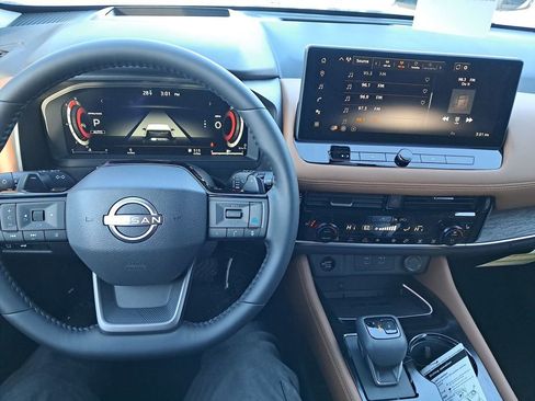 New 2026 Nissan Rogue Platinum w/ Platinum Premium Package image 13