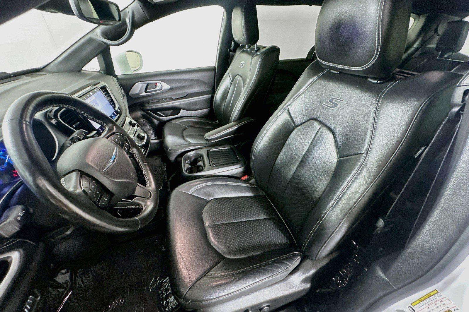 Used 2021 Chrysler Pacifica Touring-L w/ Uconnect Theater Family Group FWD image 19