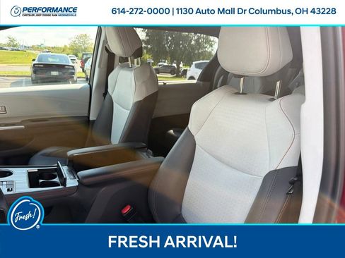 Used 2022 Toyota Sienna XSE FWD image 17