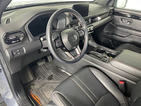 Used 2024 Honda Pilot TrailSport image 3