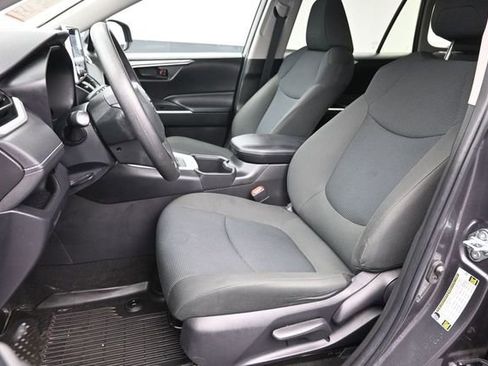 Used 2023 Toyota RAV4 LE AWD/4WD image 14