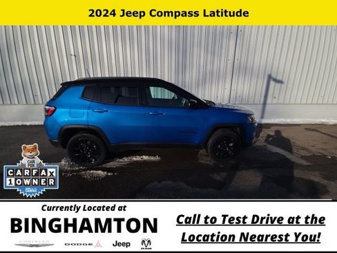 Used 2024 Jeep Compass Latitude w/ Convenience Group AWD/4WD image 3