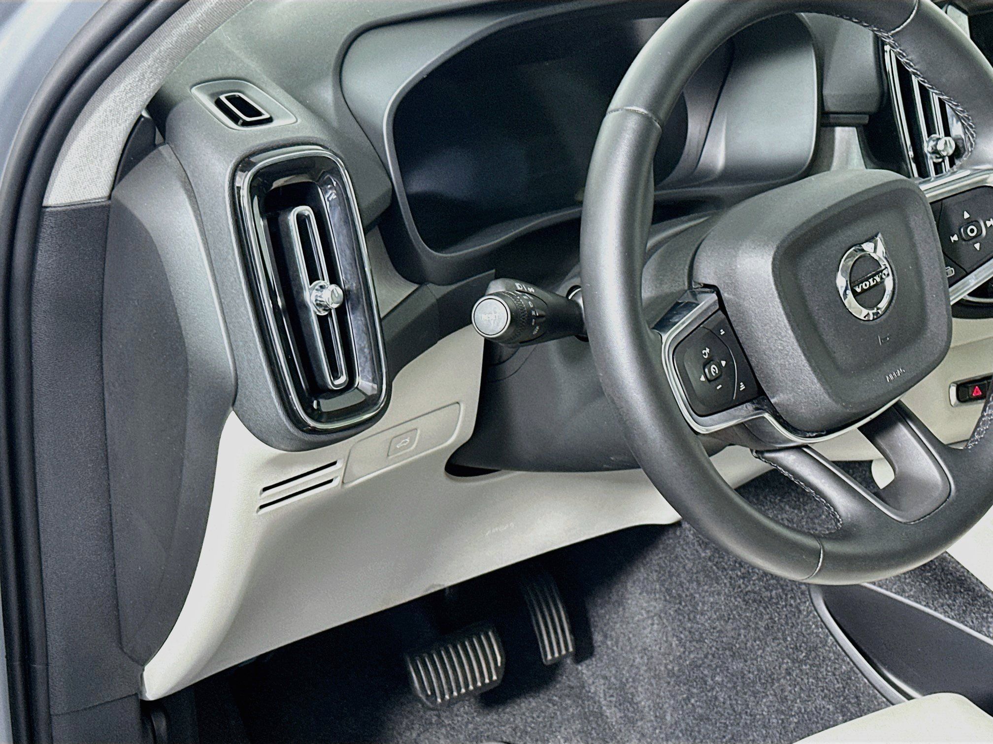 Used 2026 Volvo XC40 B5 Plus AWD/4WD image 17
