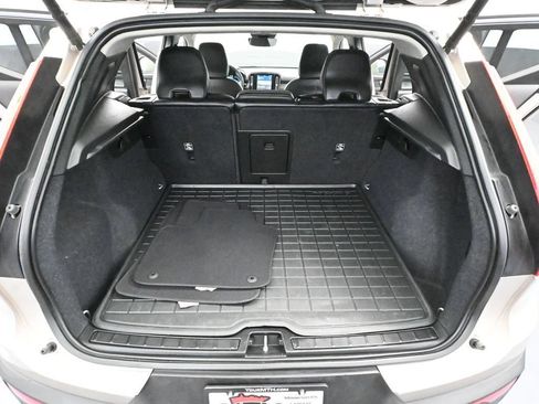 Used 2023 Volvo XC40 B5 Core AWD/4WD image 38