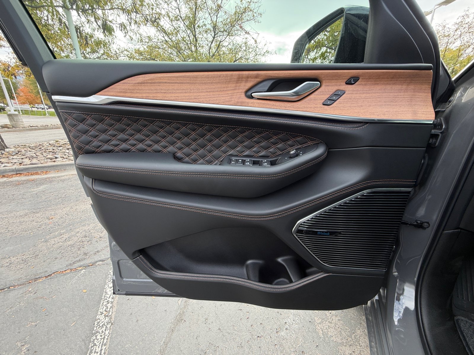 New 2027 Jeep Grand Cherokee Summit AWD/4WD image 13