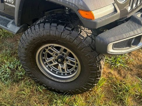 Used 2020 Jeep Wrangler Unlimited Sahara AWD/4WD image 8