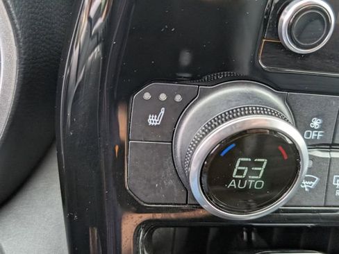Used 2023 Toyota Highlander XLE AWD/4WD image 17