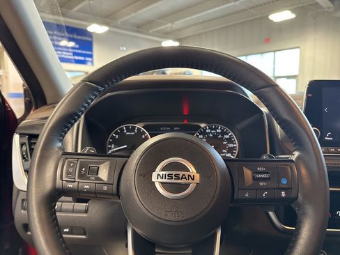 Used 2021 Nissan Rogue SV w/ Premium Package image 19