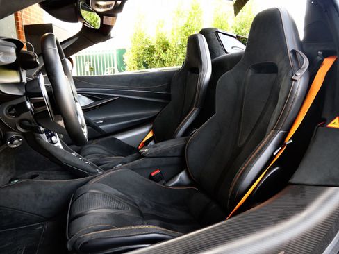 Used 2024 McLaren 750S Spider RWD image 24