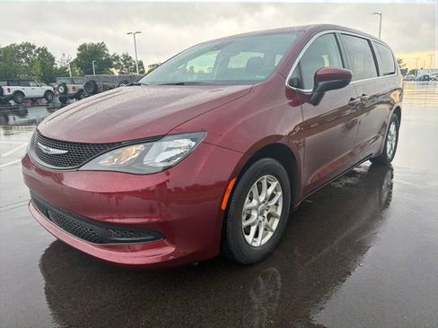 Used 2023 Chrysler Voyager LX FWD image 2