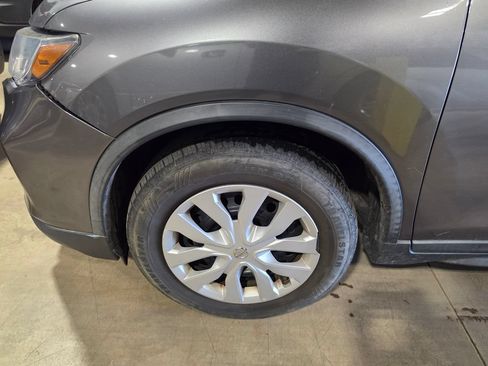 Used 2017 Nissan Rogue S FWD image 3