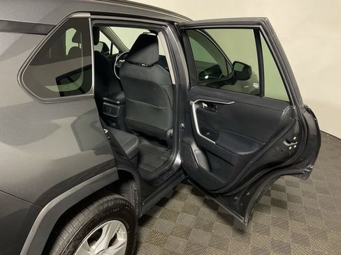 Used 2021 Toyota RAV4 LE AWD/4WD image 32