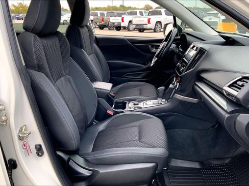 Used 2020 Subaru Forester Premium image 8