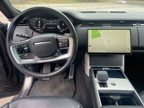 Used 2024 Land Rover Range Rover Long Wheelbase Autobiography image 17