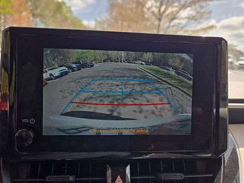 Used 2023 Toyota Corolla LE image 4