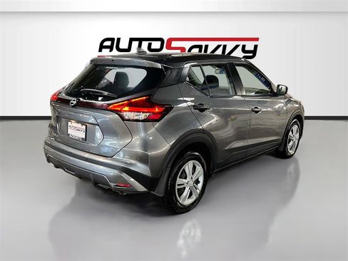 Used 2022 Nissan Kicks S image 7