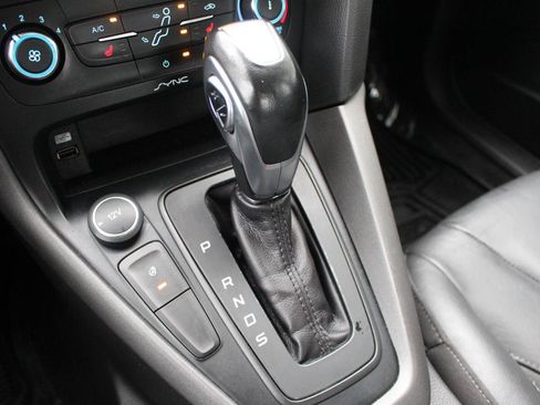 Used 2015 Ford Focus SE w/ Equipment Group 201A FWD image 27