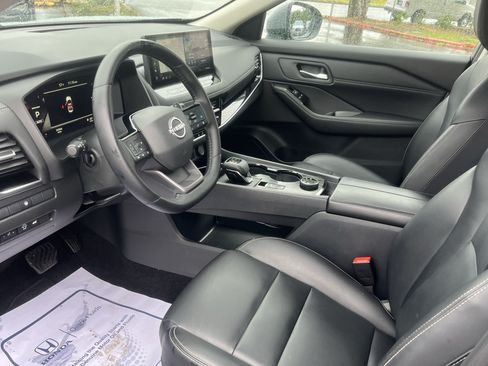 Used 2025 Nissan Rogue SL AWD/4WD image 9