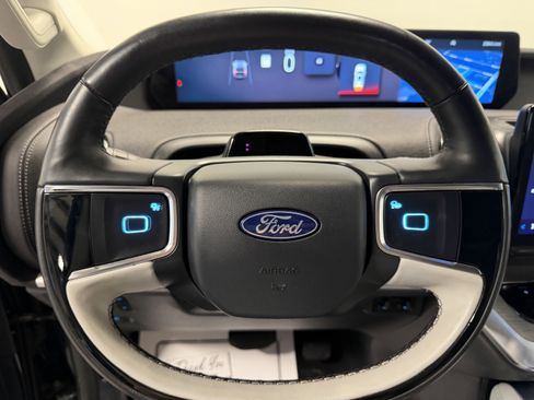 Used 2025 Ford Expedition Platinum w/ Driver's Package AWD/4WD image 17