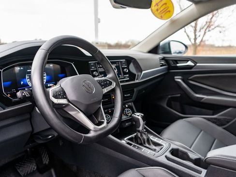 Used 2024 Volkswagen Jetta SE image 18