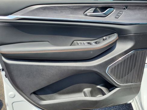 New 2025 Jeep Grand Cherokee Overland w/ Luxury Tech Group IV image 23