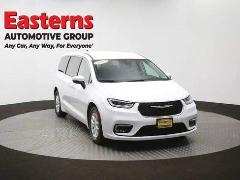 Used 2023 Chrysler Pacifica Touring-L FWD image 52