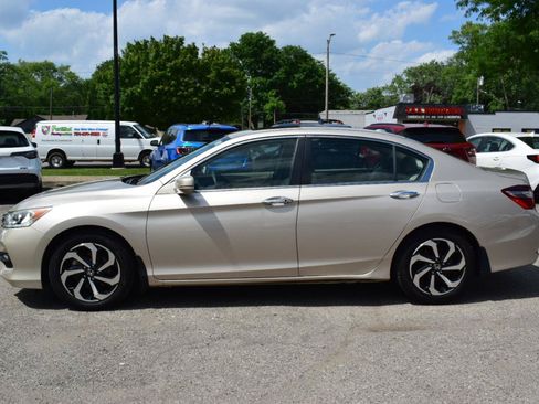 Used 2017 Honda Accord EX-L image 11