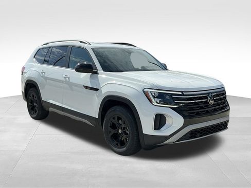 Used 2024 Volkswagen Atlas Peak Edition SE AWD/4WD image 12