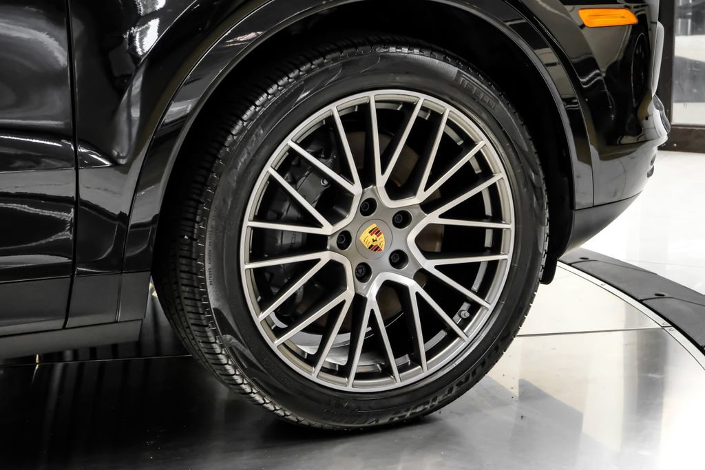 Used 2023 Porsche Cayenne S Platinum w/ Premium Package Plus AWD/4WD image 50