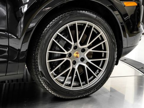 Used 2023 Porsche Cayenne S Platinum w/ Premium Package Plus AWD/4WD image 50