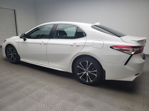 Used 2020 Toyota Camry SE image 3