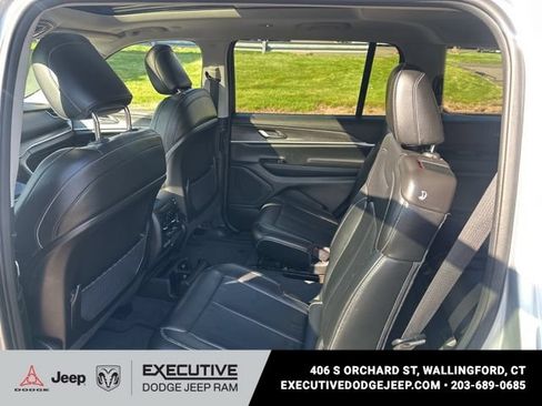 Used 2023 Jeep Grand Cherokee L Limited AWD/4WD image 10