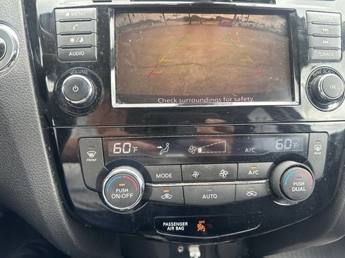 Used 2018 Nissan Rogue SV AWD/4WD image 8