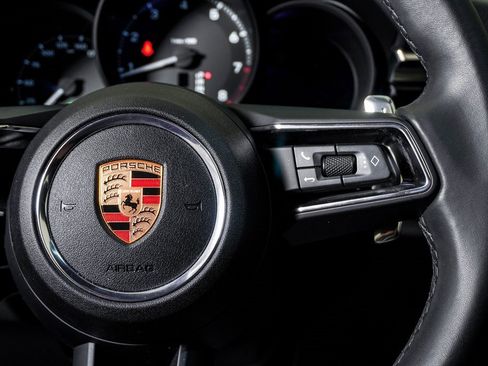 Certified 2025 Porsche Macan image 18