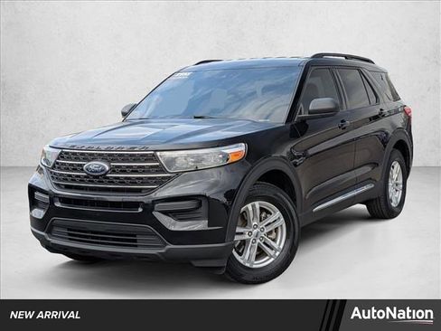 Used 2024 Ford Explorer XLT image 1